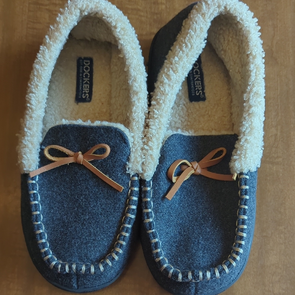 Dockers Navy and Beige Moccasin Slippers